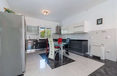 Marina House | House Mitlo with 5 bedrooms and private pool