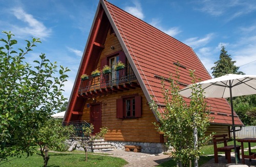 Crni Lug Ski Chalet | House Mountain Resort - 3 Chalets with pool & spa near Risnjak , Gorski kotar