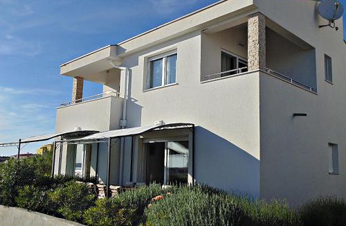 Rtina House | House Natali 70m from the beach - free EV top up