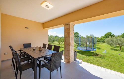 Cervar House | House Nicol