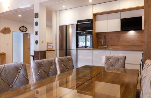 Srinjine Apartment | House of OZ with Private Heated Swimming Pool