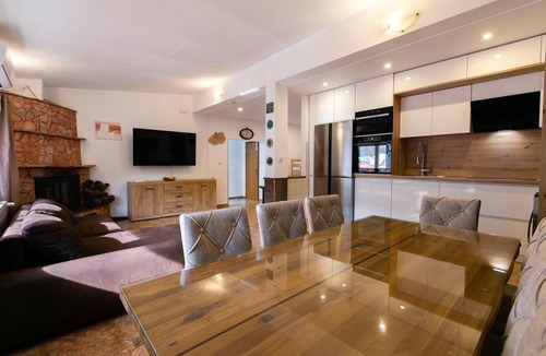 Srinjine Apartment | House of OZ with Private Heated Swimming Pool