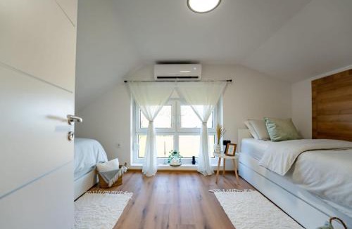 Kapela Villa | House Of TOK