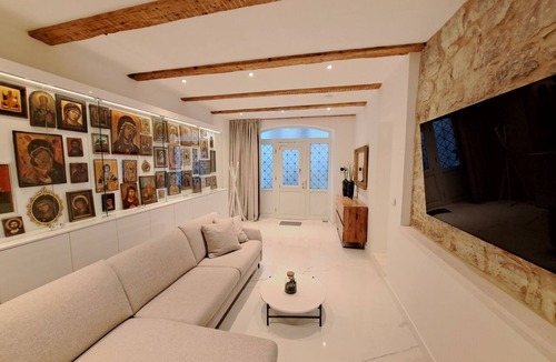 Split Apartment | House Olenta