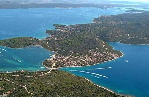 Nevidane House | House on the island of Pasman