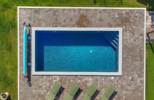 Ljubac House | House Rose with Garden and Pool