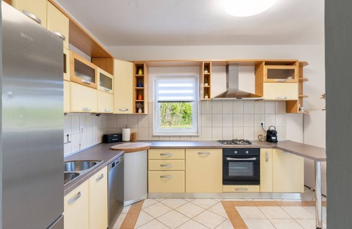Ljubac House | House Rose with Garden and Pool - Three Bedroom House
