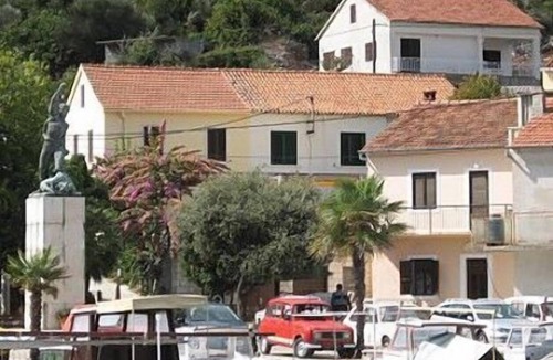 Knez House | House Vese (105041-K1) - Mali Iz - island Iz