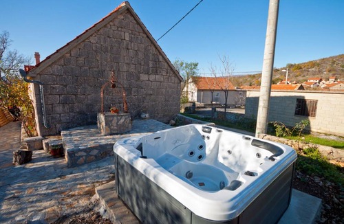 Sinj House | House Villa Jeanette