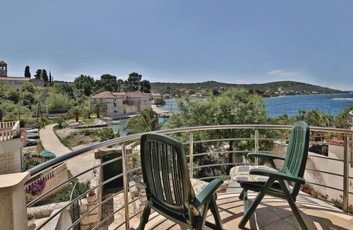 Veliki Drvenik Apartment | Apartment Milan - 10 m from the sea - Drvenik Veli (Island Drvenik Veli), Riviera Trogir, Croatia