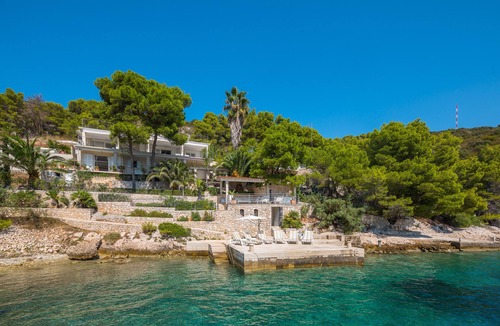 Hvar Villa | Hvar luxury villa right on the Adriatic Sea