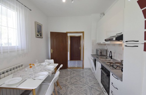 Valica Apartment | Idyllic apartment in Valizza-Umag, surrounded by greenery, air-conditioned, WiFi