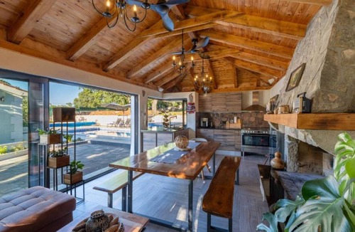 Podumci Villa | Idyllic Escape Villa Maretici with Pool and Private Garden - Three Bedroom Villa with Pool and Garden