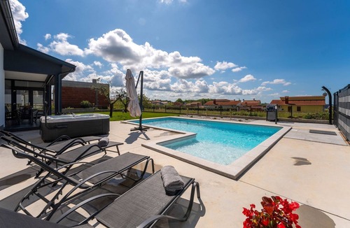 Kastelir House | Impressive villa with sauna, private pool, whirlpool, panoramic sea view