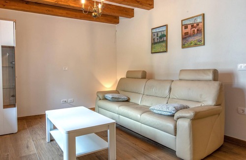 Podgorje House | In a beautiful location welcomes you this inviting vacation home.