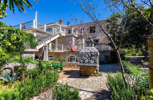 Gabonjin Apartment | In central location on the island of Krk welcomes you this spacious apartment with shared pool.