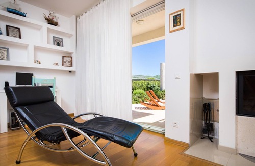 Dugopolje House | in Dugopolje mit Beheiztem Pool by Interhome