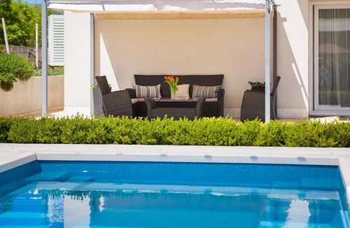 Dugopolje House | in Dugopolje mit Beheiztem Pool by Interhome
