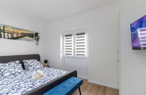 Turanj Apartment | IN Santini