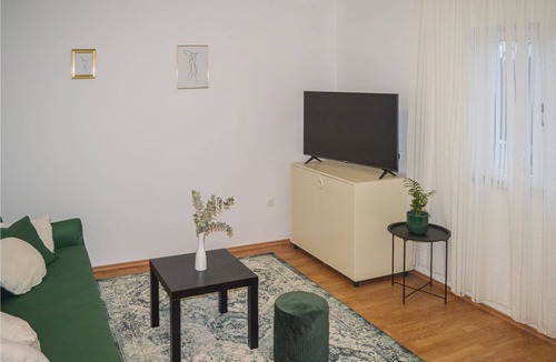 Srijane House | In Srijane in the Dalmatian hinterland is located this semi-detached house, which is spread over two