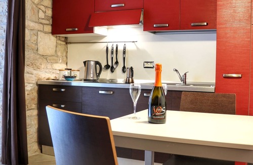 Novigrad Apartment | In the historic center just steps from the sea
