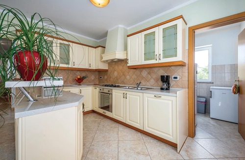 Vinez House | In the suburb of Labin awaits you this comfortable and cozy furnished vacation home.