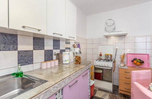 Polje Apartment | In this beautiful house on the 1st floor is tastefully furnished apartment CKK724 with minimum ceili