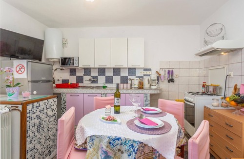 Polje Apartment | In this beautiful house on the 1st floor is tastefully furnished apartment CKK724 with minimum ceili