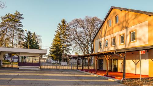 Belisce Bed & Breakfast | Industrial Belišće