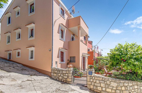 Cunski Apartment | Inviting holiday apartment close to many activities and nature.