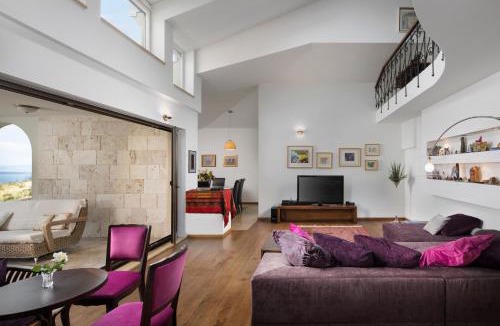 Plano House | ISOLATED Five Star Luxury Villa With Private Pool