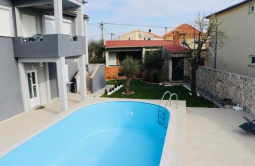 Zemunik Donji Apartment | Iva apartman sa bazenom