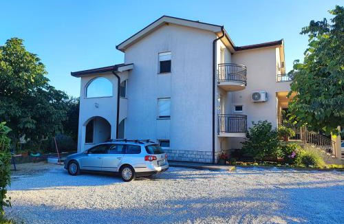 Ljubuski House | Ivan Experience BackPacker