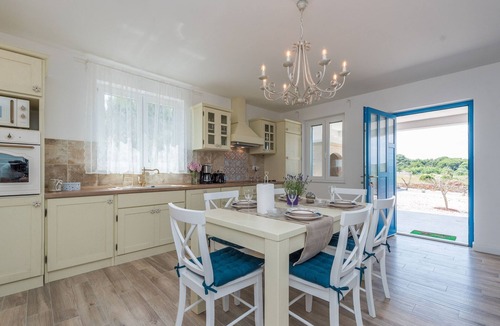 Dragove House | "Ivana" mit Blick auf das Wasser by Interhome