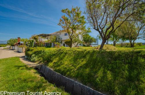 Ljubac Apartment | Ivans Garden Retreat