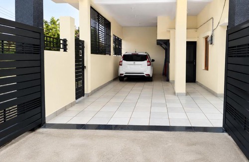 Jabalpur House | Jaiswal Homestay-3BHK-Up to 15 Guests-11 Beds & 4 Floor Mattresses