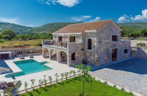 Businci House | James Bond Hideout - Tennis, Football, Spa & Pool