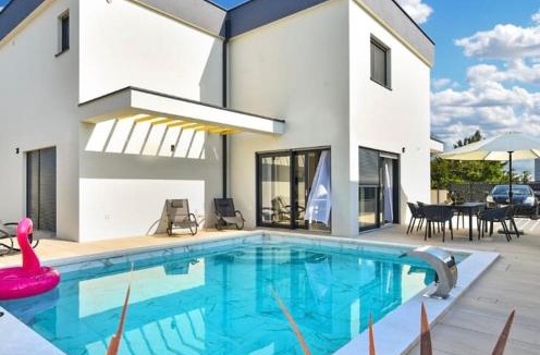 Peroj House | Jlo1 mit beheizbarem Pool