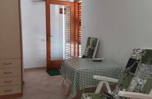 Tribunj Apartment | KAMENA KUCA U POVJESNOJ JEZGRI TRIBUNJA