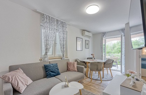 Cancini Apartment | Kestenova/Two-Bedroom App with Balcony No.4