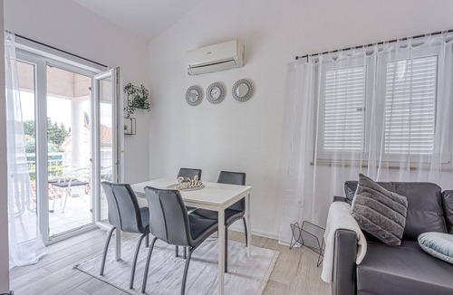 Cancini Apartment | Kestenova/Two-Bedroom App with Balcony No.5