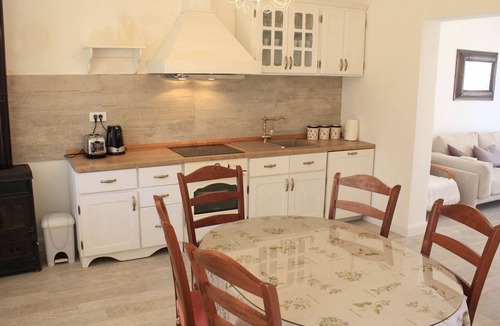 Tkon House | "Krajka" mit Blick auf das Wasser by Interhome