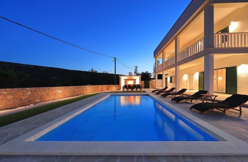 Krusevo Villa | Kruševo Pool Villa For 10
