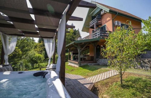 Bosiljevo House | Kuća za odmor Casa Huerta-Two Bedroom Holiday Home