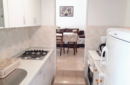 Zrnovnica House | Kuča I veliki vrtal na osami I zelenoj rijeci.
