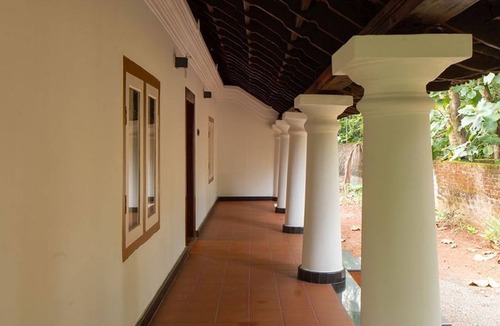 Thrissur House | “Kunnampath Heritage Nalukettu” is a 200-year-old standalone property located about 1.5KM from the city center and downtown.