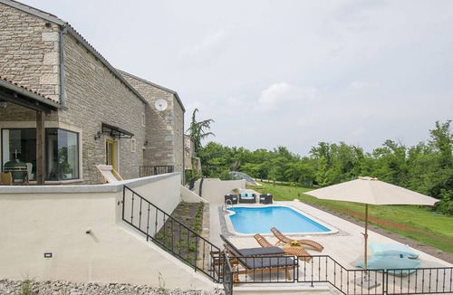 Karojba Villa | La Casa di Kyra, surrounded by greenery in a quiet location with pool and sauna