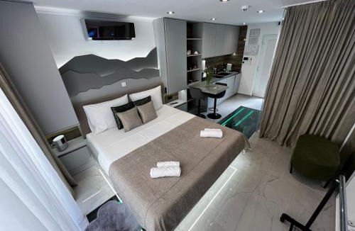 Nasice Hotel | La Luna Petite Suite Deluxe Apartment with Pool & Jacuzzi, Bikes and Secured Parking