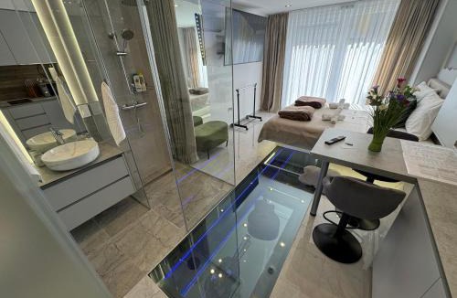 Nasice Hotel | La Luna Petite Suite Deluxe Apartment with Pool & Jacuzzi, Bikes and Secured Parking