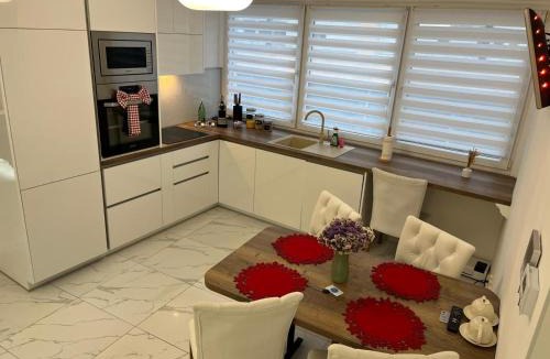 Nasice Hotel | La Luna Premium Deluxe Apartment with Pool & Jacuzzi, Bikes and Secured Parking